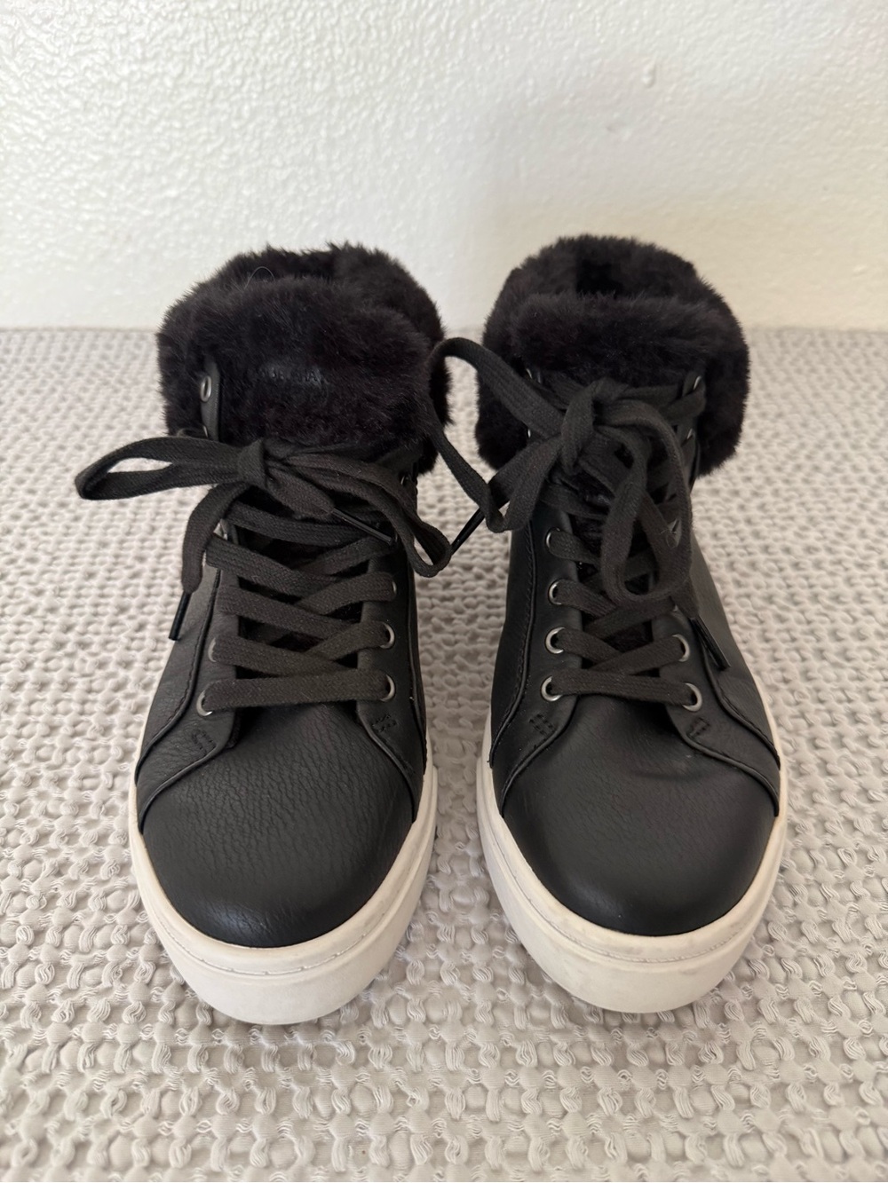 Koolaburra By UGG Black Faux Fur High-Top Sneakers Womens size 6